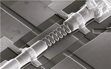 Tinh thể vặn xoắn ở cấp độ nano làm thay đổi cách dòng điện chạy qua